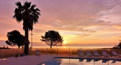 Chalet "Our Dream by the Sea" with Shared Pool, Wi-Fi, and Air Conditioning