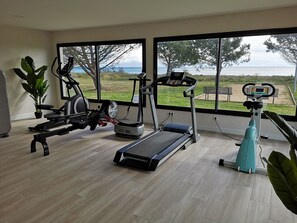 Fitness facility - Chalet 'Notre Reve En Bord De Mer' with Shared Pool, Wi-Fi and Air Conditioning (Santa-Maria-Poggio)