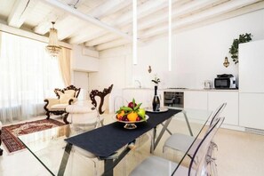 Dining - The Muse... (Venice)