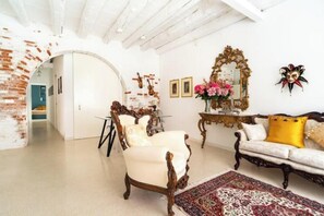 Interior - The Muse... (Venice)