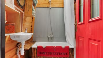 Een douche, handdoeken