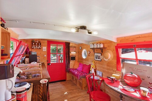 Charming Country Gypsy Caravan Bella