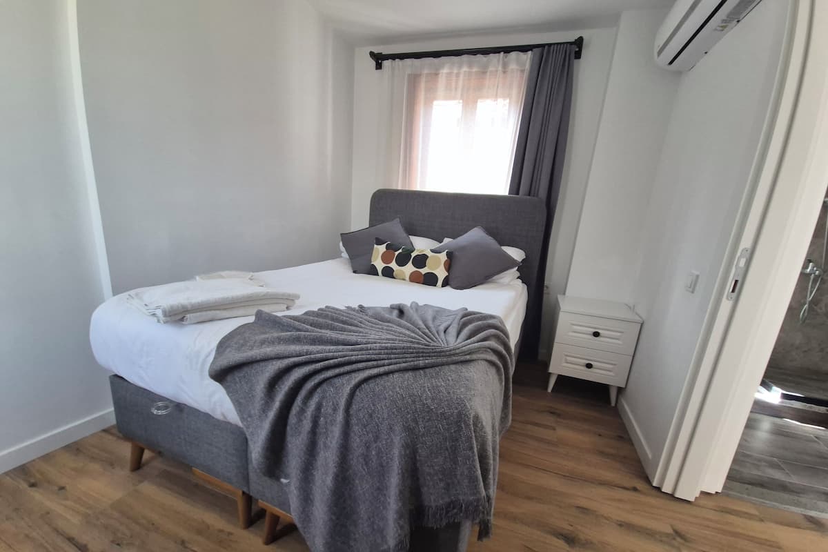 Condo, 1 Bedroom, Balcony | Minibar, in-room safe, desk, laptop workspace