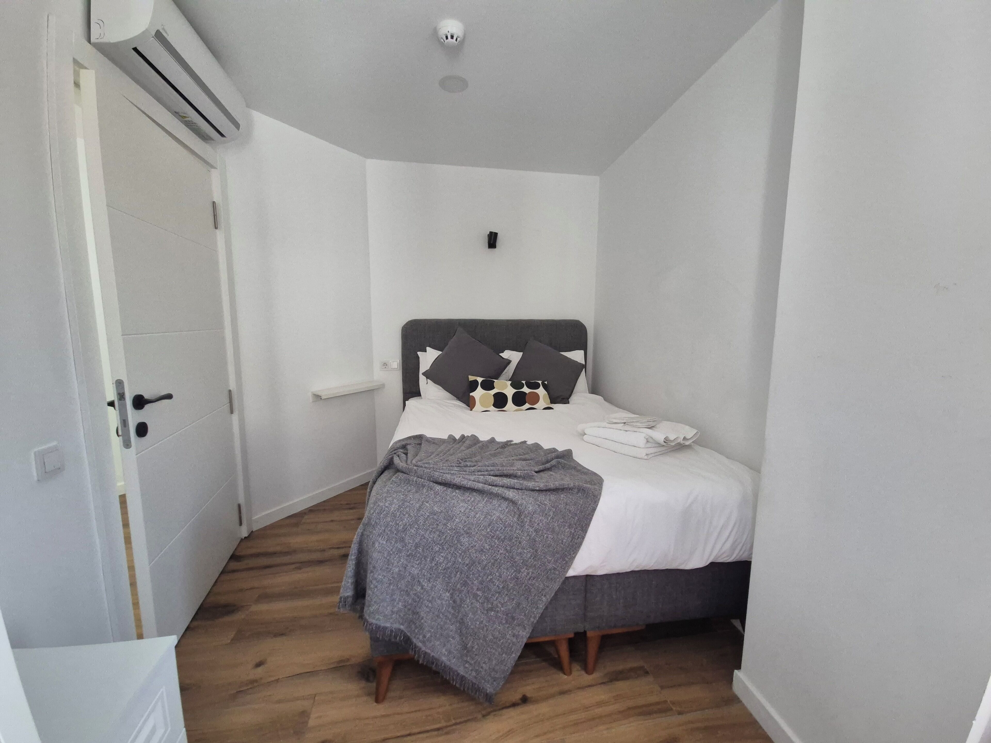 Bloc d'apartaments, 1 dormitori | Minibar, caixa forta a l'habitació i escriptori 