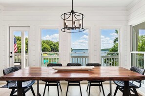 Stunning views make every meal special - Lake Lyfe Oconee - Game Room, Dock, Firepit (Eatonton)