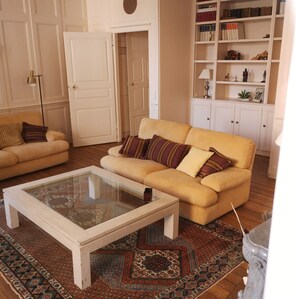 Living area - Just a stone's throw from the Citadel, a luxury apartment that sleeps 5. (Besançon)