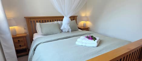 3 habitaciones, tabla de planchar con plancha, wifi y ropa de cama