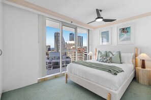 Room - Broadbeach Ocean-View Oasis: 2BR/2BA High-Rise (Broadbeach)