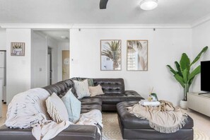 TV, offices - 2BR High-Rise | Broadbeach | Ocean View Oasis (Broadbeach)