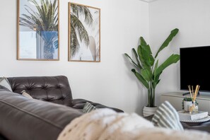 Living area - Broadbeach Ocean-View Oasis: 2BR/2BA High-Rise (Broadbeach)