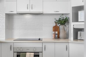 Private kitchen - Broadbeach Ocean-View Oasis: 2BR/2BA High-Rise (Broadbeach)