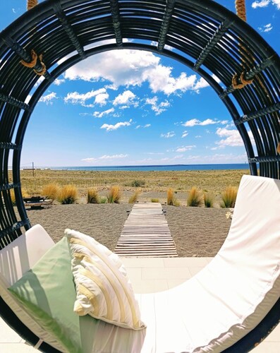 A boutique hotel where you can explore Patagonia amid tranquility and warm hospitality.