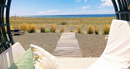A boutique hotel where you can explore Patagonia amid tranquility and warm hospitality.