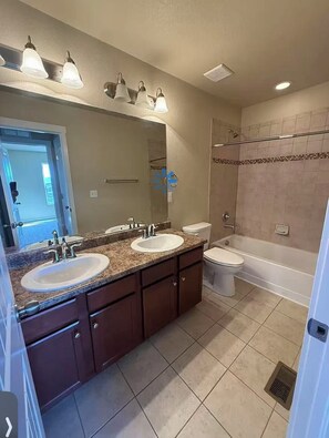 Bathroom - Fabulous 5-bedroom house in Colorado Springs (Colorado Springs)