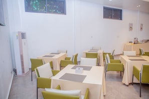 Dining - LEAF HOTEL (Dar es Salaam)