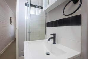 Dusche, Haartrockner, Shampoo