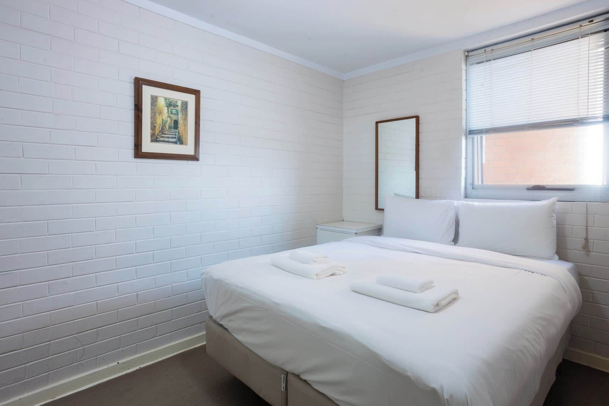 1 chambre, fer et planche à repasser, accès à Internet, literie fournie