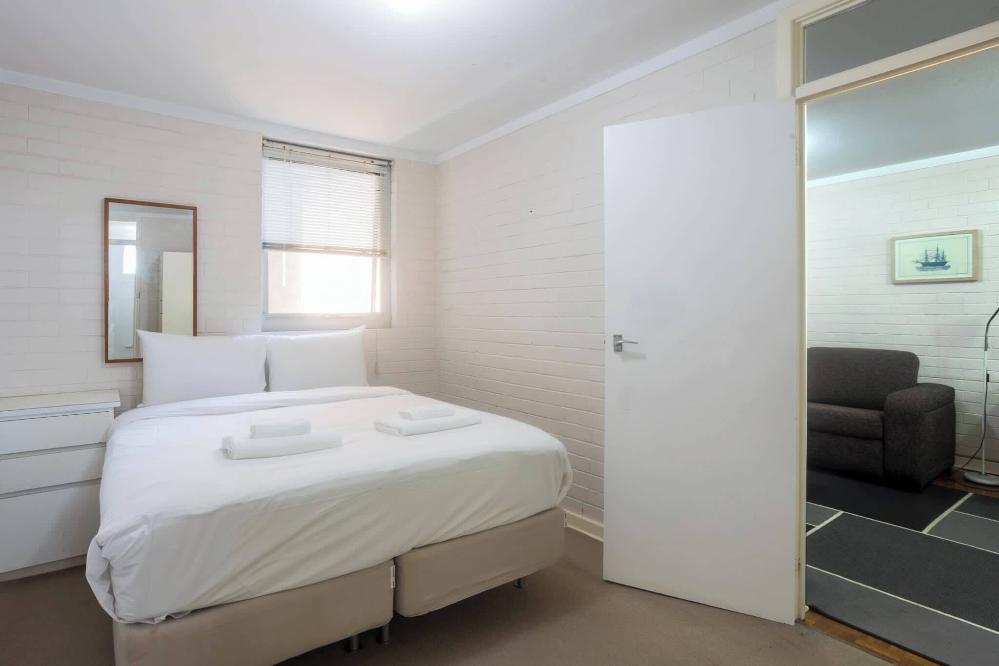 1 chambre, fer et planche à repasser, accès à Internet, literie fournie