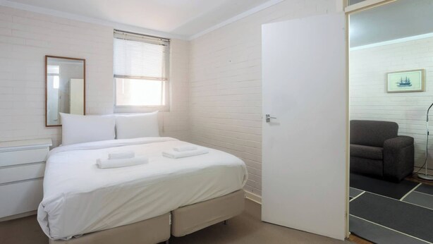 1 quarto, ferros/tábuas de passar roupa, acesso à internet