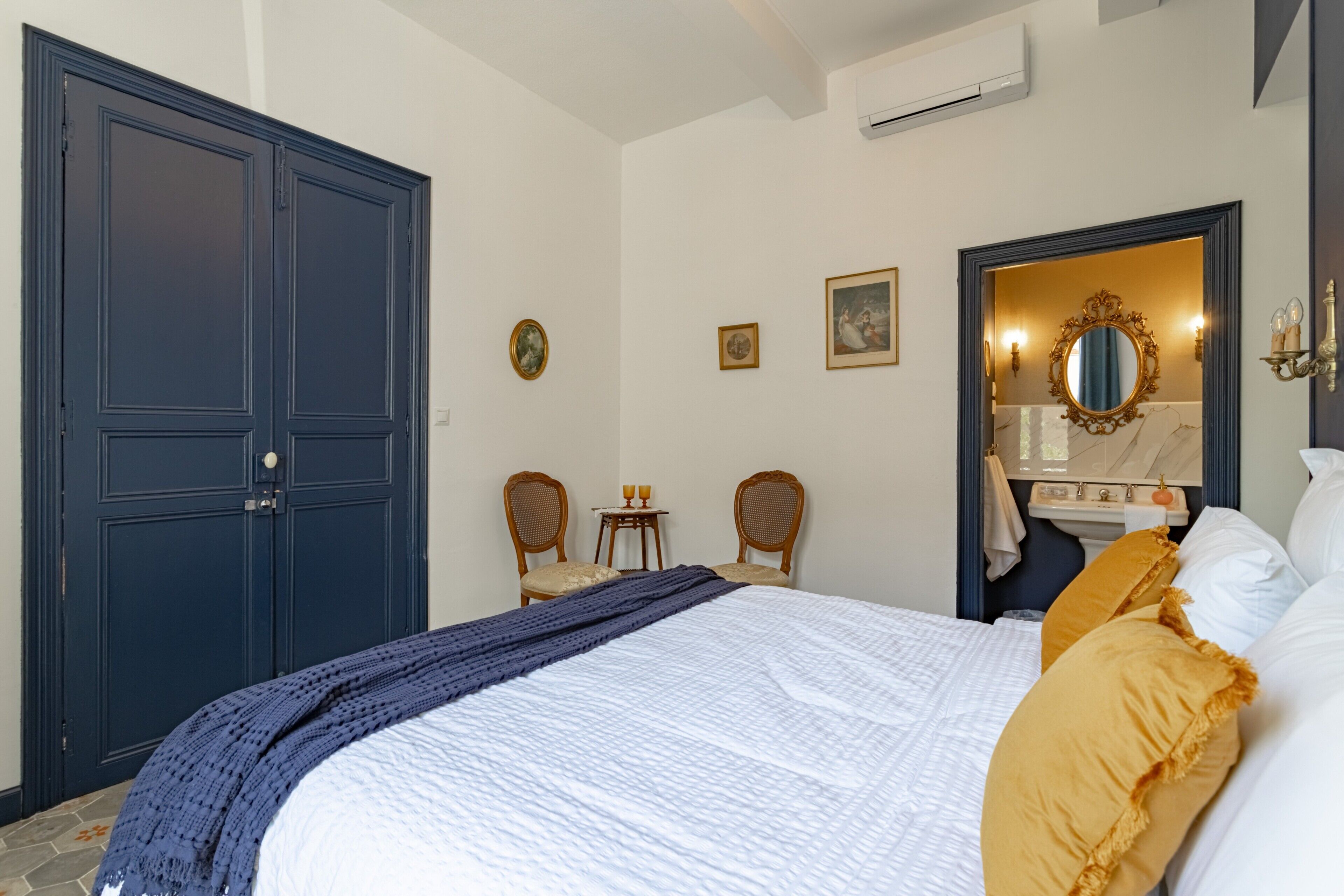 1 habitación, tabla de planchar con plancha, wifi y ropa de cama 