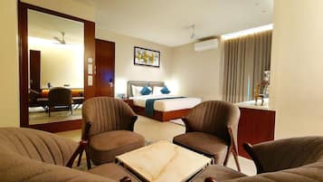Luxury Suite | In-room dining
