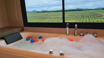 House, 4 Bedrooms, Accessible, Smoking | Bathroom