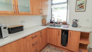 Cookware/dishes/utensils