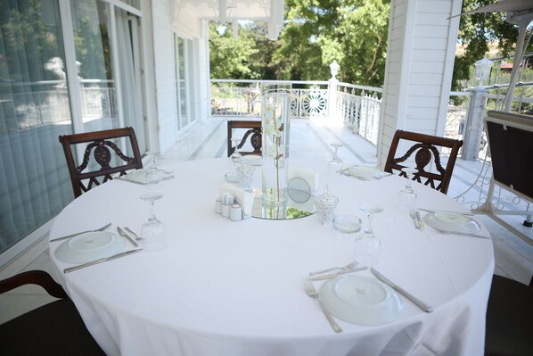 Outdoor dining - Beyaz Köşk (SAFRANBOLU)