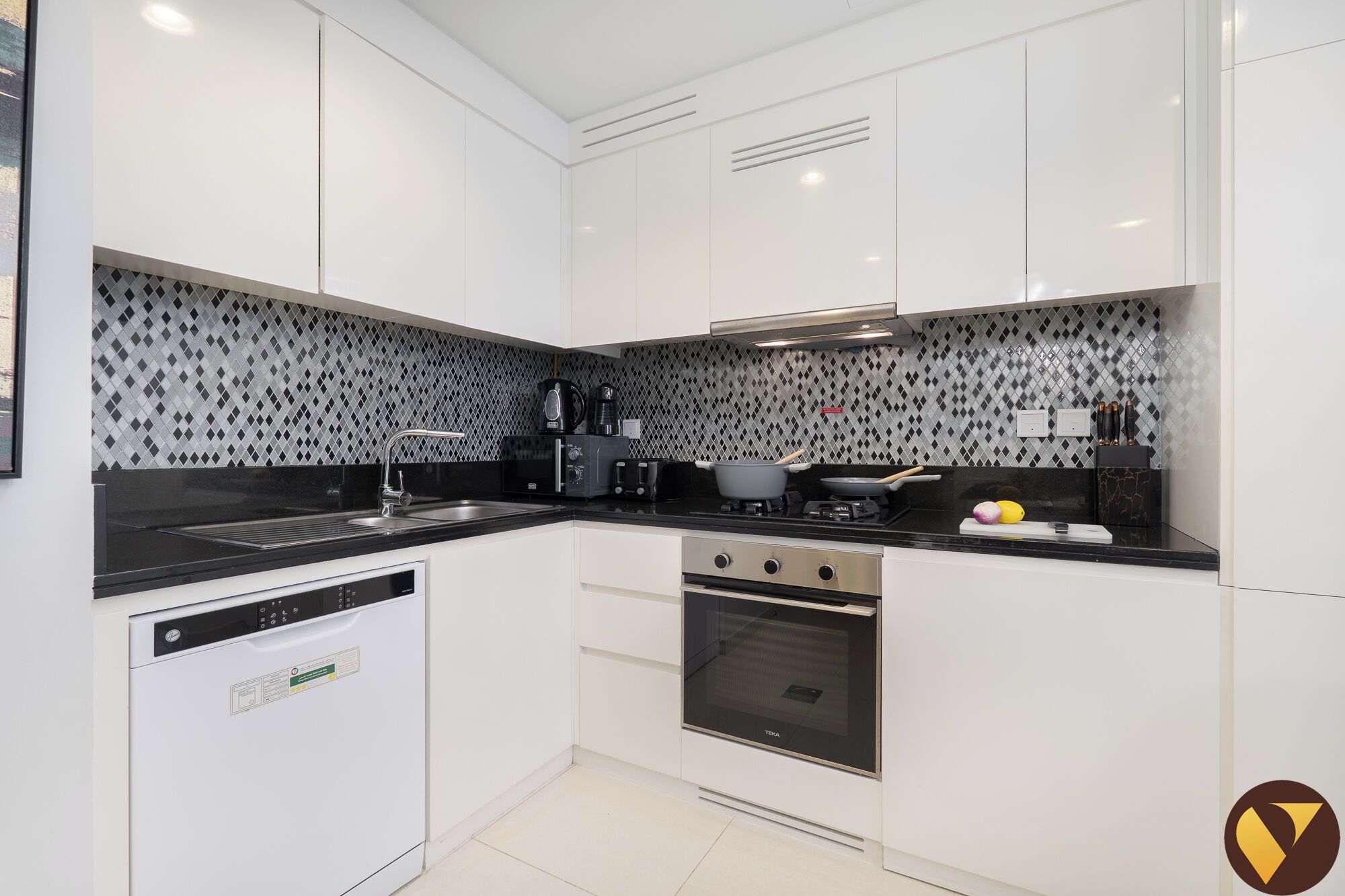 Deluxe Apartment, Balcony, City View | Private kitchen | Electric kettle, toaster, high chair, freezer
