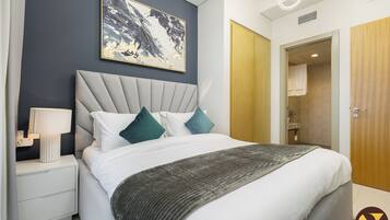 Apartament Deluxe, balcó, vistes a la ciutat | Caixa forta a l'habitació, decoració individual i mobiliari individual