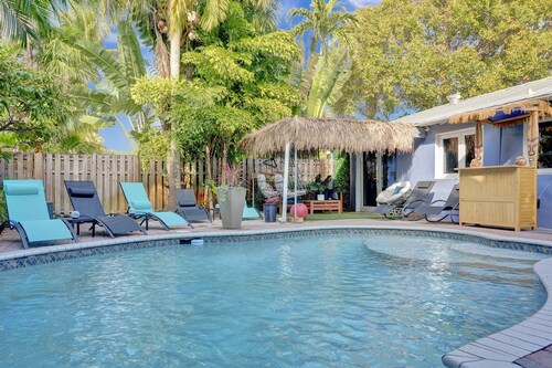 Kiki 4 - Men's Clothing optional Guest House