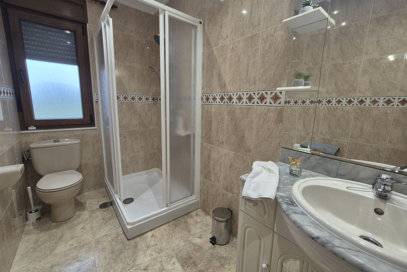 Een douche, handdoeken