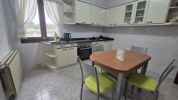 Microwave, high chair