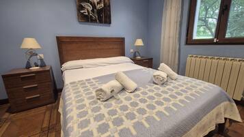 6 bedrooms, iron/ironing board
