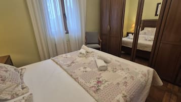 6 bedrooms, iron/ironing board