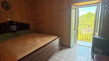 2 bedrooms, WiFi (free), bed sheets