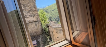 A three-room apartment measuring 70 square meters, nestled in the natural beauty of the Abruzzo Apennines.