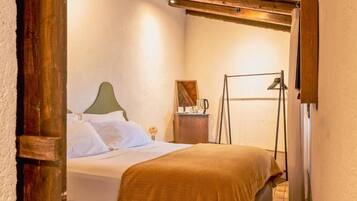 In-room safe, desk, iron/ironing board, free WiFi