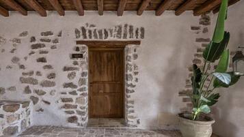 Deluxe Triple Room, Garden View | Interior