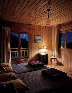 2 Schlafzimmer, Schreibtisch, Bettwäsche