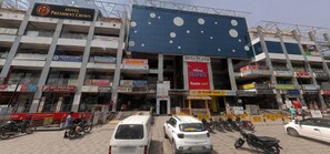 Exterior - Hotel President Crown (Greater Noida)
