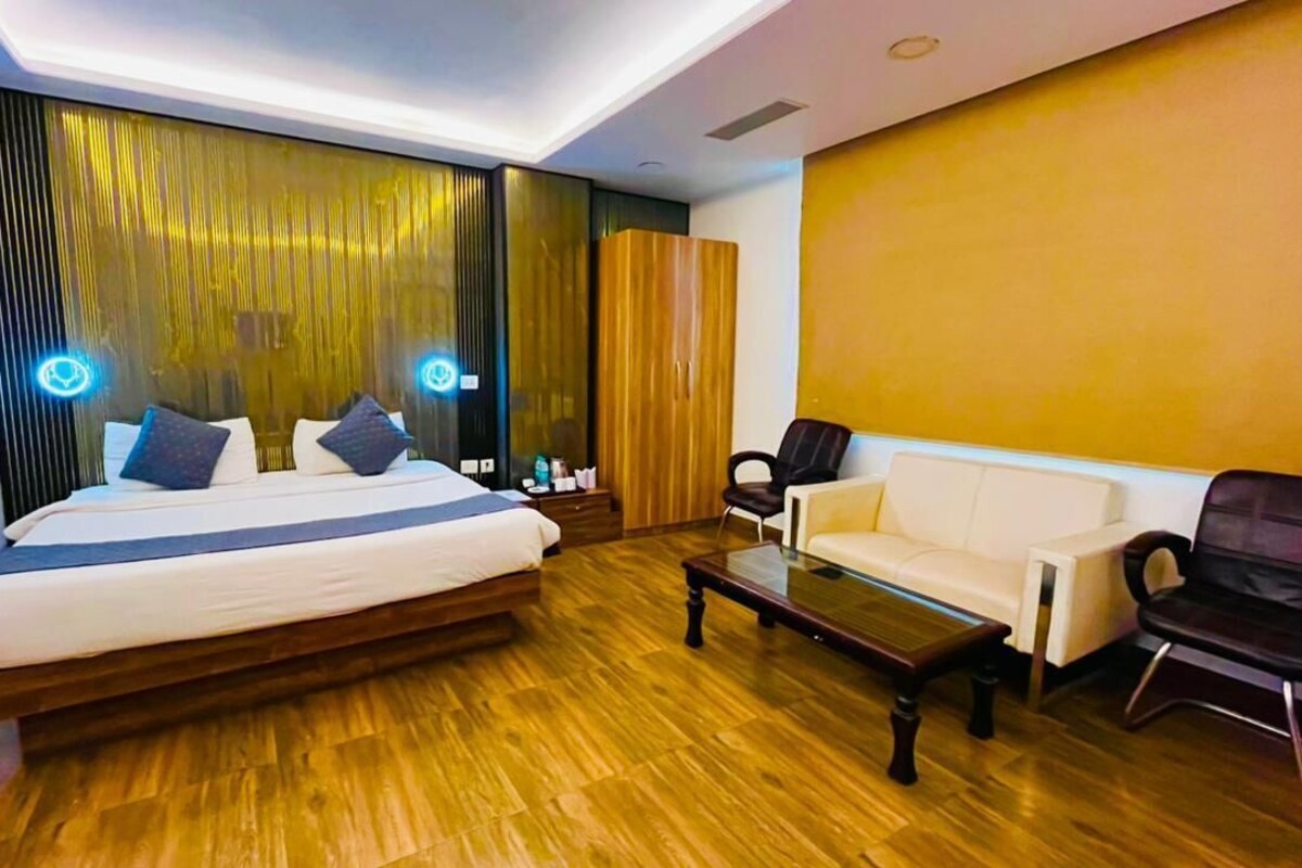 Suite, City View