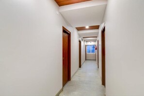 House | Interior - Deluxe Room csn Grand Luxury Rooms (Nellore)