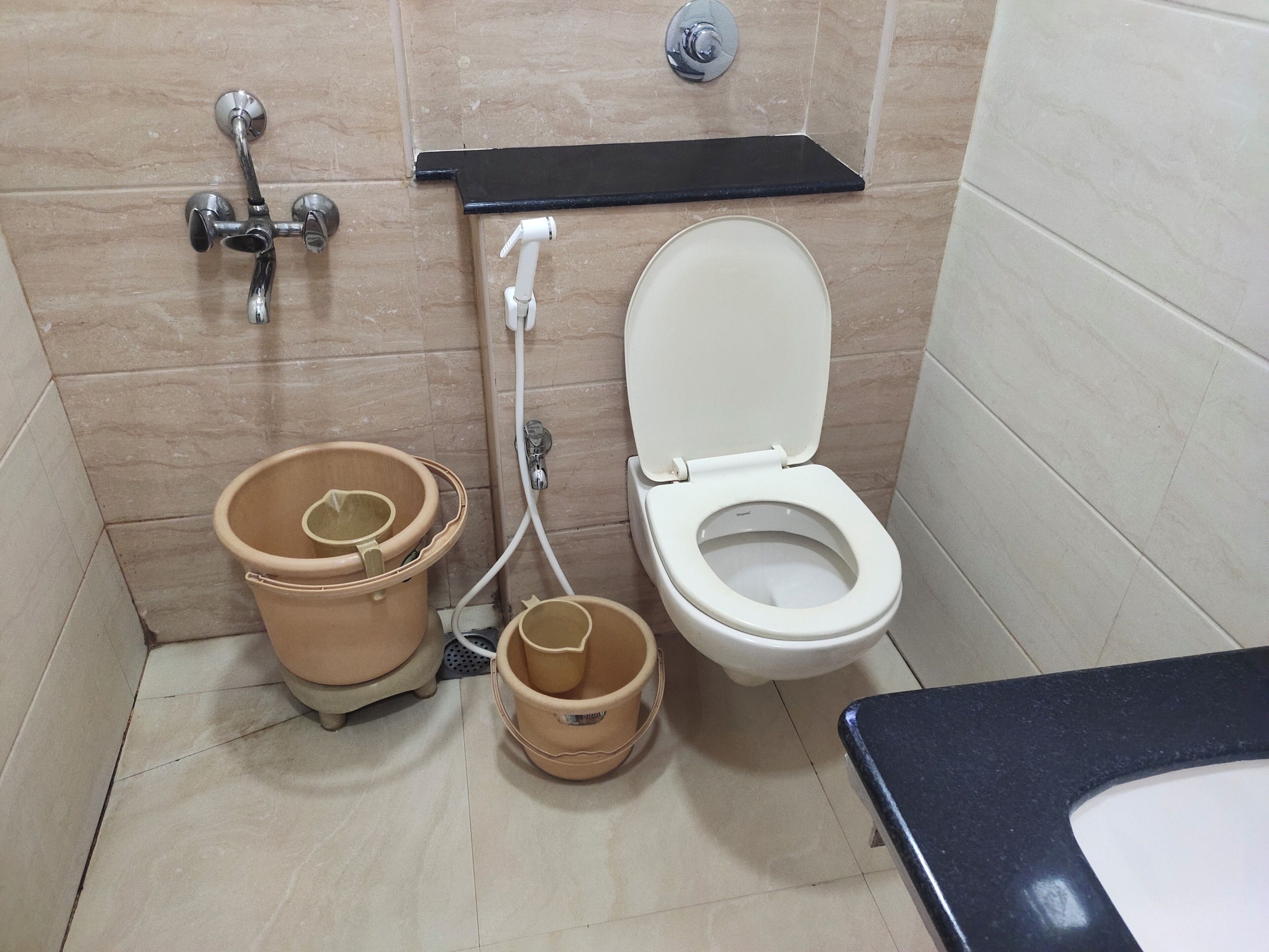 Habitació doble estàndard | Bany | Dutxa, tovalloles, sabó i xampú 