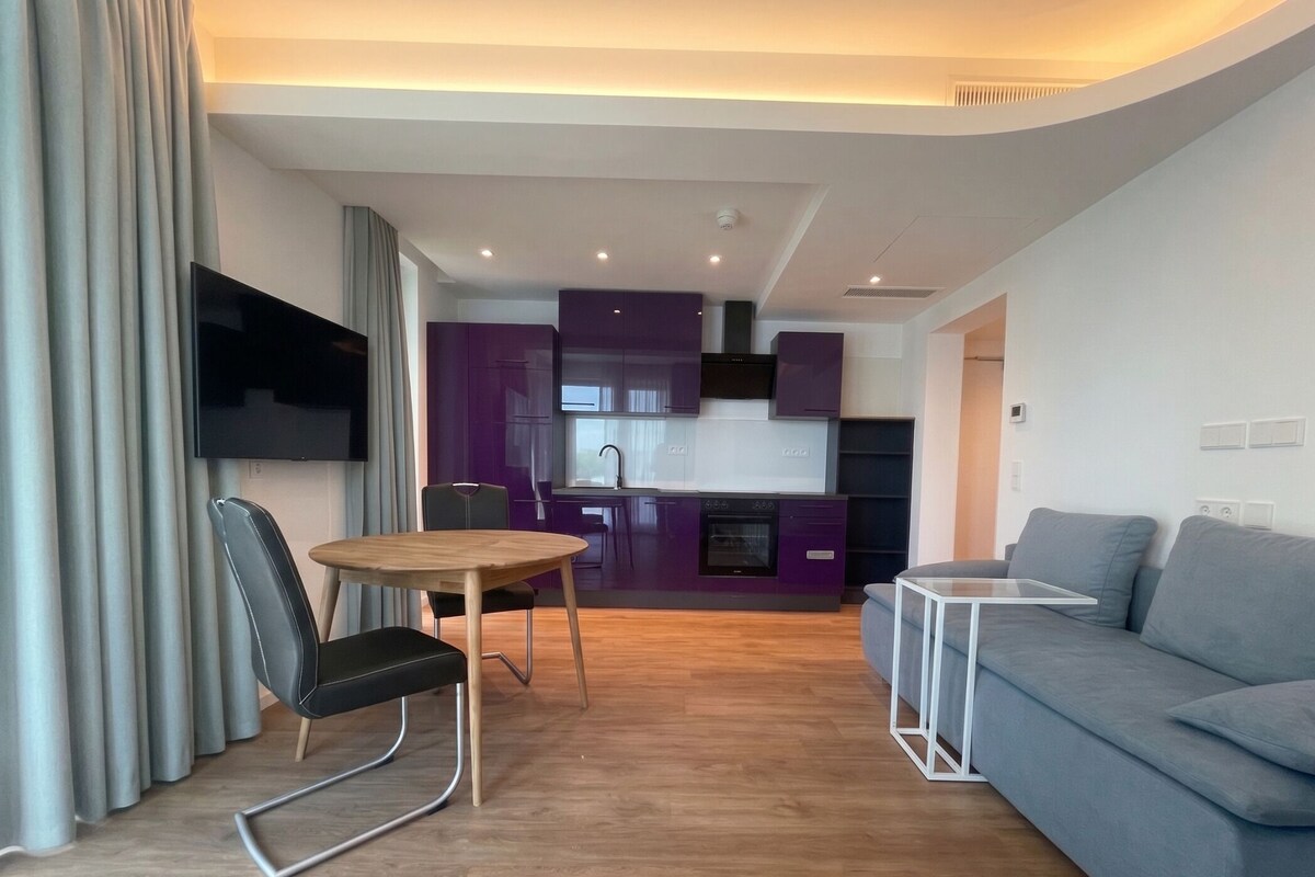 Suite Deluxe, balcón | Caja de seguridad en la habitación y escritorio 