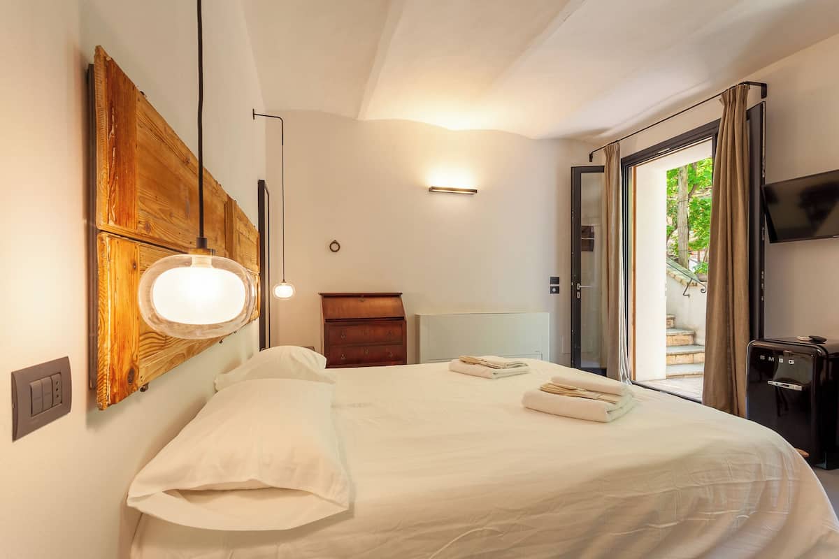 Double Room, Courtyard View | Premium bedding, desk, soundproofing, WiFi (free)