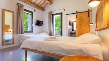 Dreibettzimmer | Schreibtisch, schallisolierte Zimmer, kostenloses WLAN