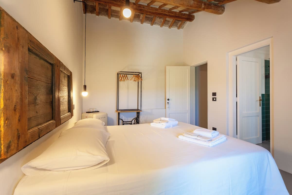 Double Room, Pool View | Premium bedding, desk, soundproofing, WiFi (free)