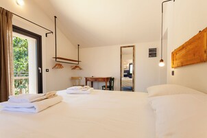 Ropa de cama de alta calidad, escritorio y sistema de insonorización 
