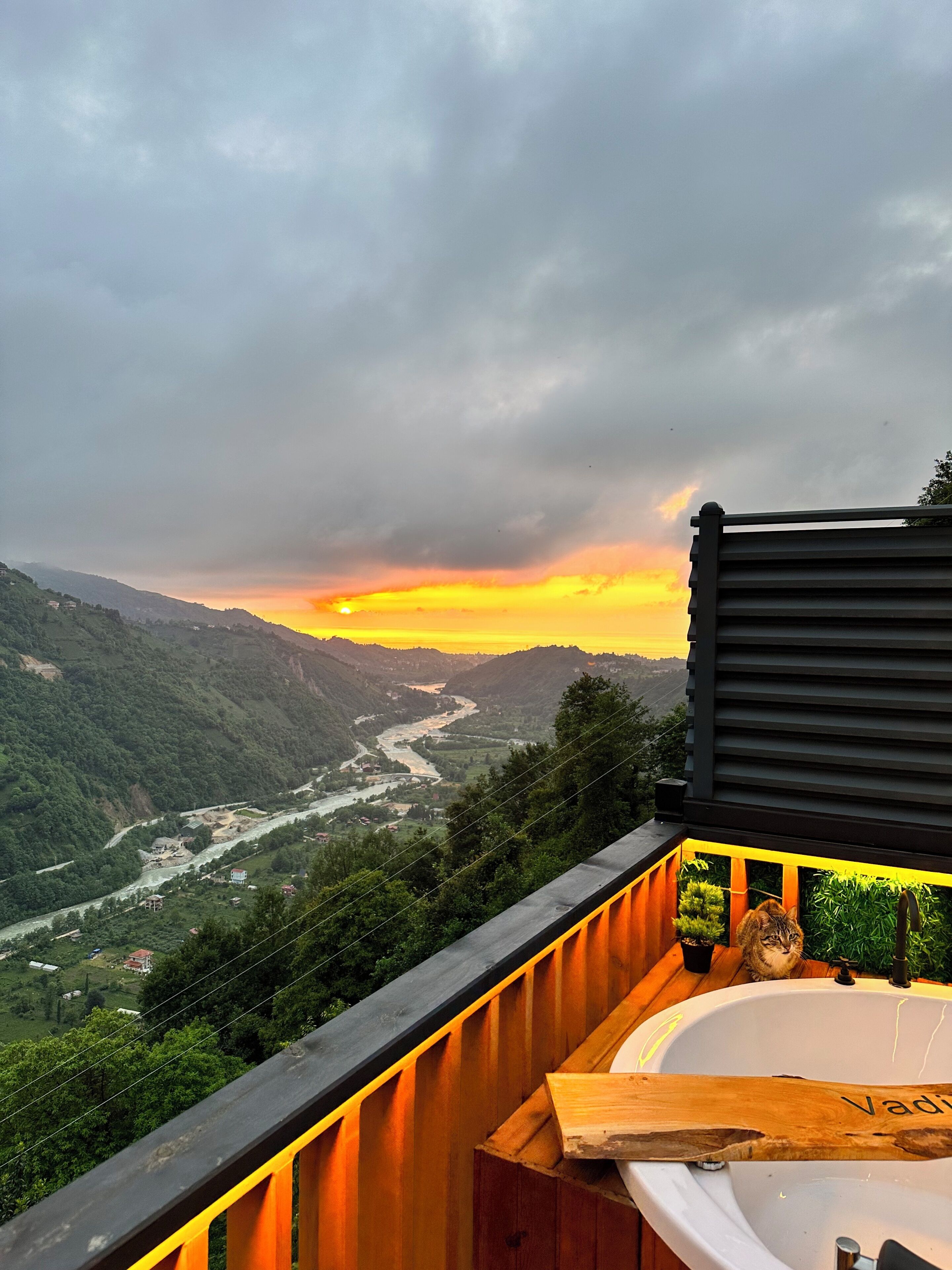 Outdoor spa tub
